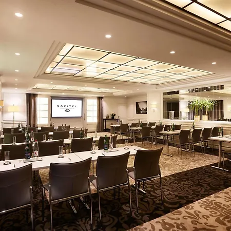 Sofitel Baltimore Tour Eiffel מלון